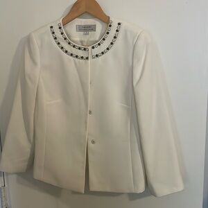 Crisp white dress jacket. Cropped sleeve. Size 2!